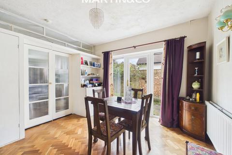 5 bedroom chalet for sale, Luckley Road, Wokingham