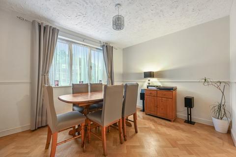 3 bedroom semi-detached house for sale, Sandymount Avenue, Stanmore