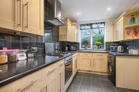 3 bedroom semi-detached house for sale, Sandymount Avenue, Stanmore