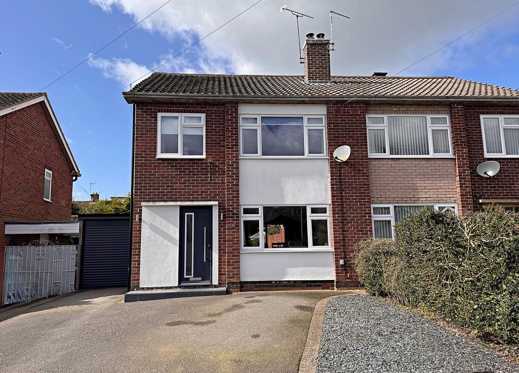 33 De Montford Way Front