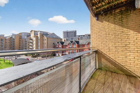 2 bedroom apartment to rent, Adventurers Quay, Cardiff Bay