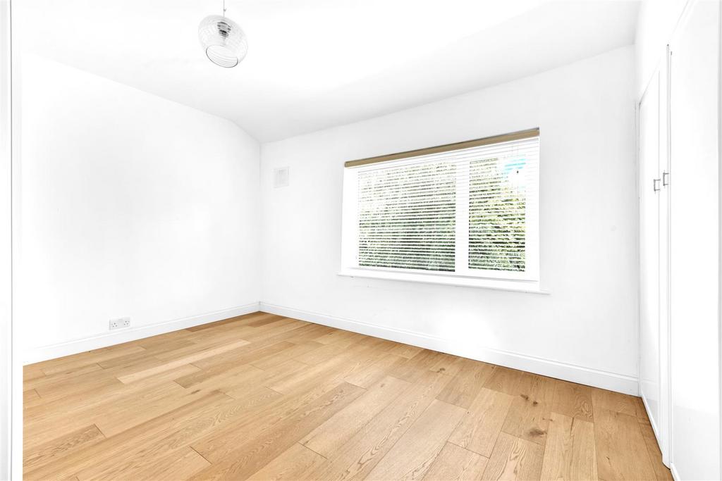 BEDROOM i.jpg