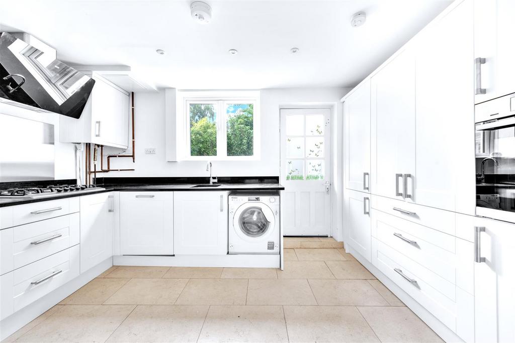 CONTEMPOARY KITCHEN.jpg