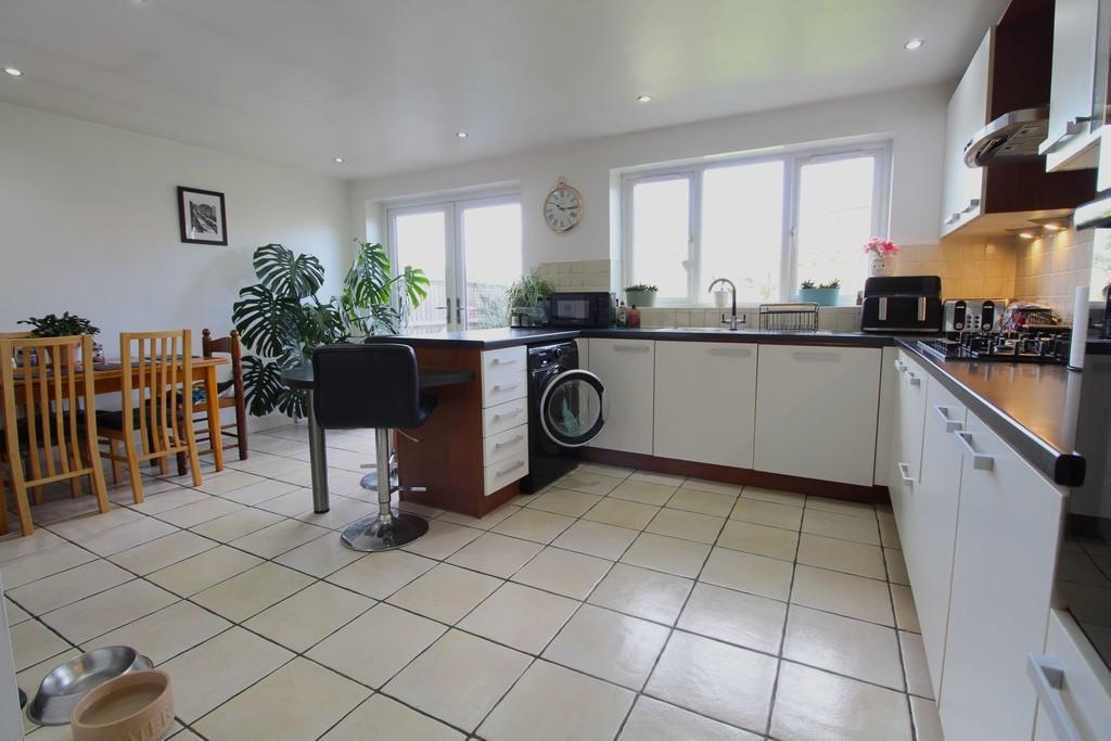 Kitchen diner 2