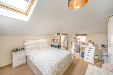 3 bedroom flat for sale, Kirkstall Road, London SW2
