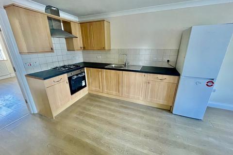 2 bedroom flat to rent, Hermon Hill, London E18