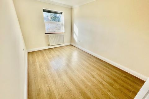 2 bedroom flat to rent, Hermon Hill, London E18
