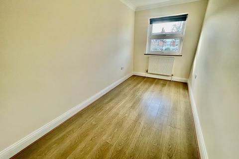 2 bedroom flat to rent, Hermon Hill, London E18