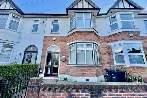 4 bedroom terraced house to rent, Waverley Road, London E18