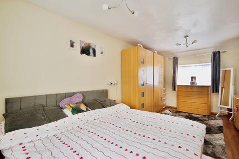 2 bedroom end of terrace house for sale, MacDonald Avenue, Dagenham, Essex, RM10