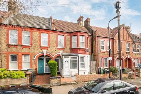 2 bedroom maisonette to rent, Morieux Road, London E10