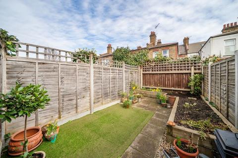 2 bedroom maisonette to rent, Morieux Road, London E10