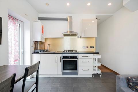 2 bedroom maisonette to rent, Morieux Road, London E10