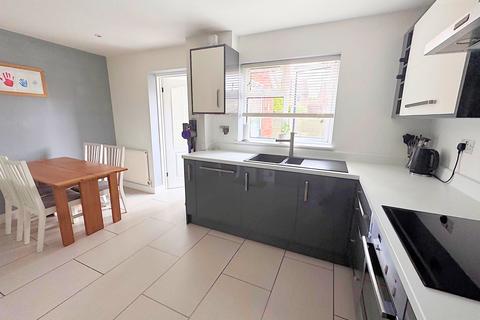 3 bedroom semi-detached house for sale, Sunbury Close, Bordon, GU35