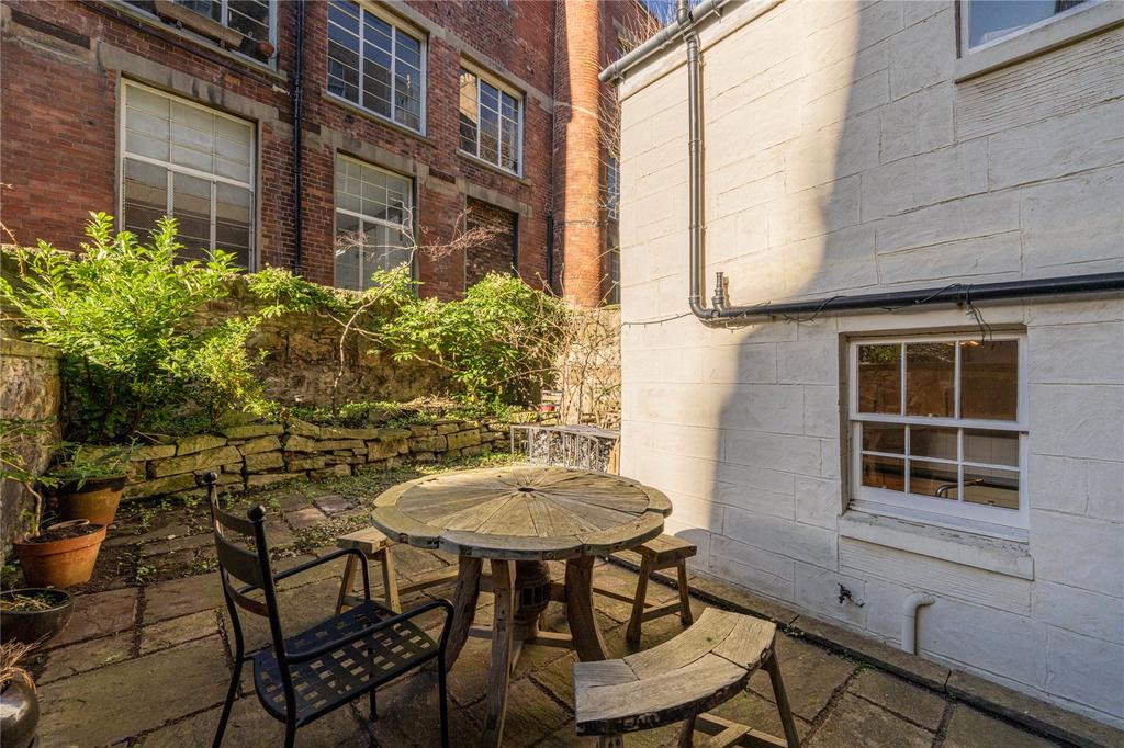 Garden Alt