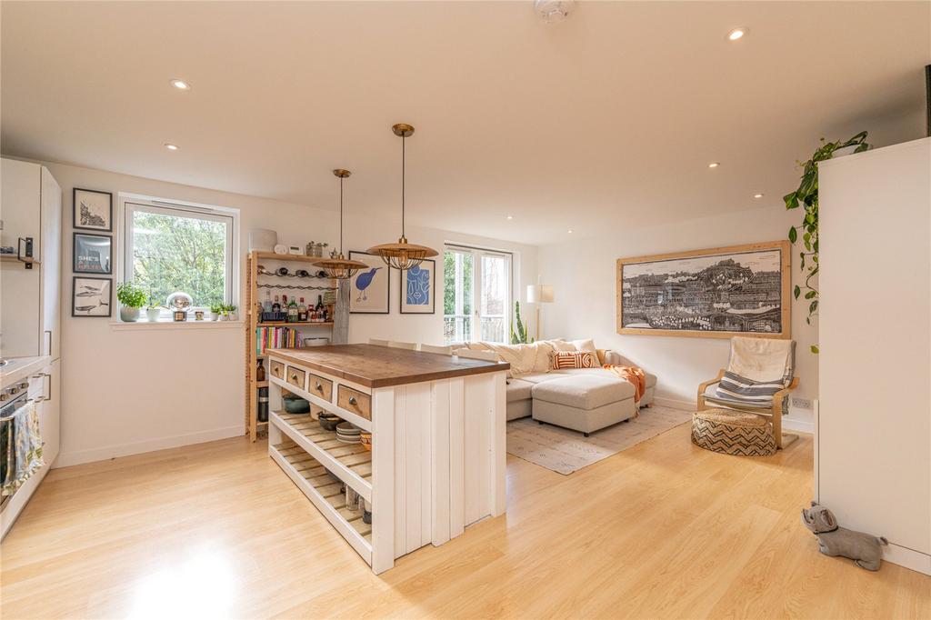 Lounge/Kitchen Alt