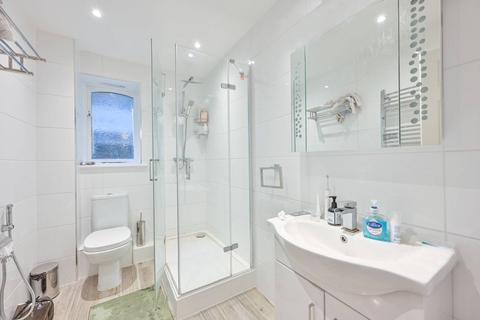 2 bedroom flat to rent, Forty Avenue, Wembley, HA9