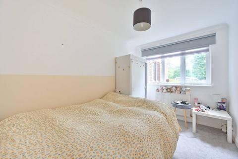 2 bedroom flat to rent, Forty Avenue, Wembley, HA9