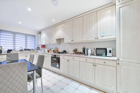 2 bedroom flat to rent, Forty Avenue, Wembley, HA9
