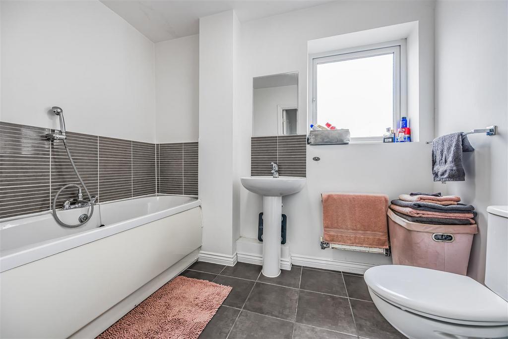 4 Prunella Place, Tiller Road, Denmead-Small-Porti