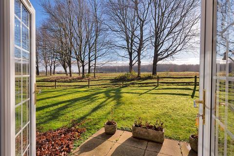 2 bedroom ground floor flat for sale, Alton Avenue, West Malling ME19