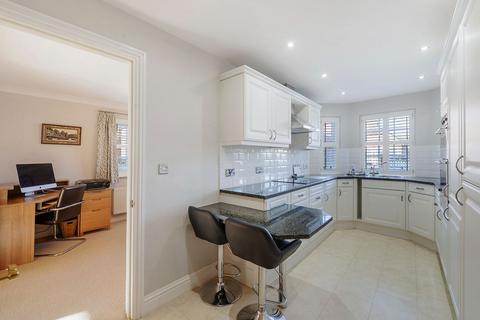 2 bedroom ground floor flat for sale, Alton Avenue, West Malling ME19