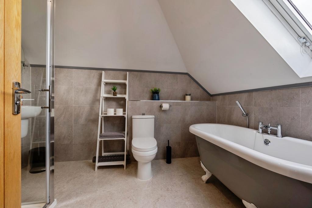 En Suite Shower/Bath