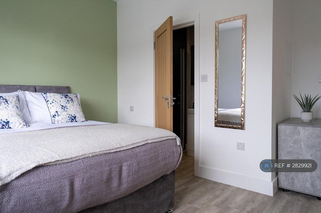 Room 4 - Ensuite - £800