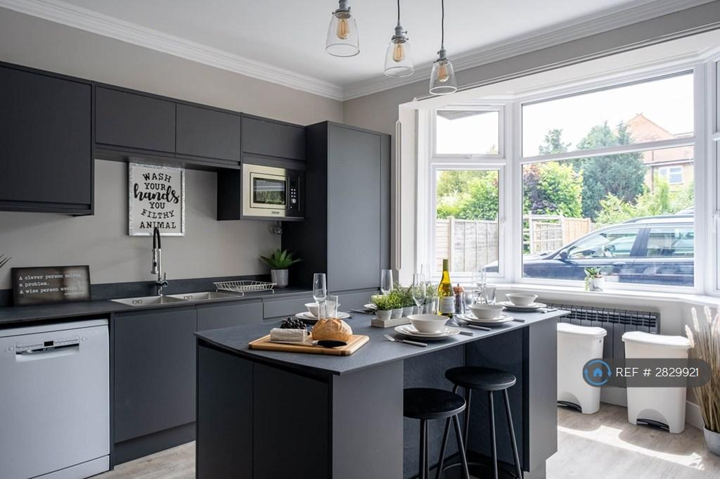 Communal Kitchen & Lounge