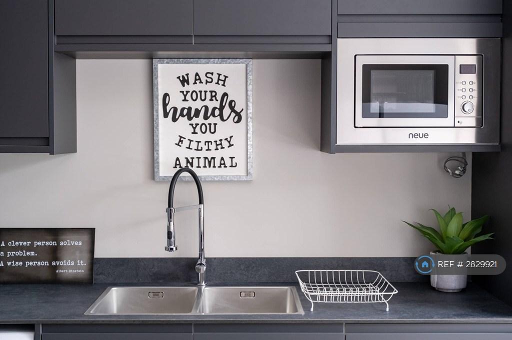 Communal Kitchen & Lounge