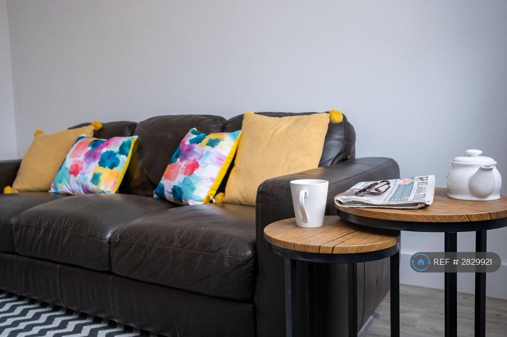 Communal Kitchen & Lounge