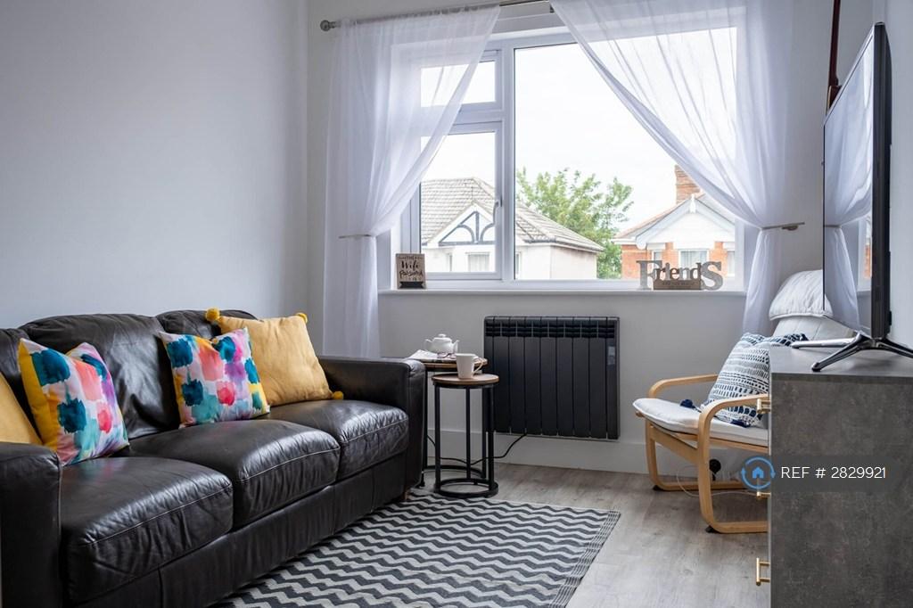 Communal Kitchen & Lounge