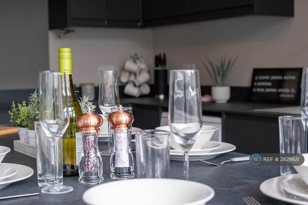 Communal Kitchen & Lounge