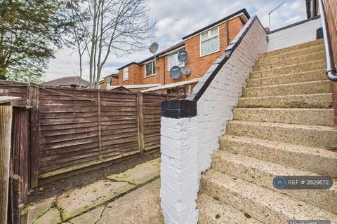 2 bedroom flat to rent, Methuen Close, Edgware, HA8