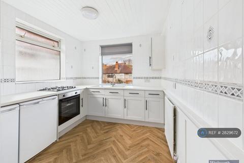 2 bedroom flat to rent, Methuen Close, Edgware, HA8