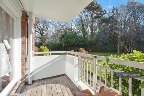 undefined, Courtlands, Richmond, TW10