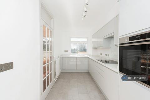 undefined, Courtlands, Richmond, TW10