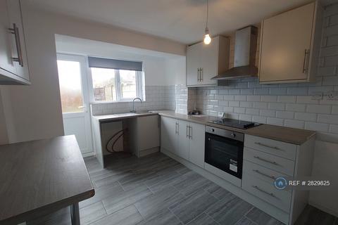 3 bedroom semi-detached house to rent, Castle Road, Castle Gresley, Swadlincote, DE11