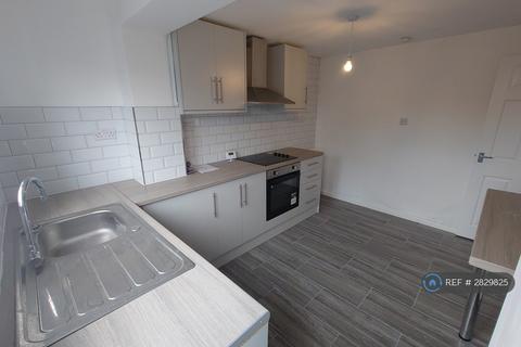 3 bedroom semi-detached house to rent, Castle Road, Castle Gresley, Swadlincote, DE11