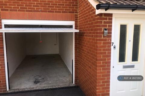 2 bedroom flat to rent, Carillon Close, Hoo, Rochester, ME3