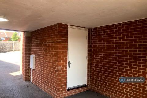 2 bedroom flat to rent, Carillon Close, Hoo, Rochester, ME3