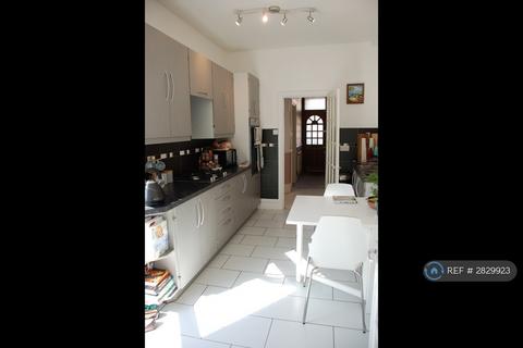 1 bedroom flat to rent, Palmers Green, London, N13