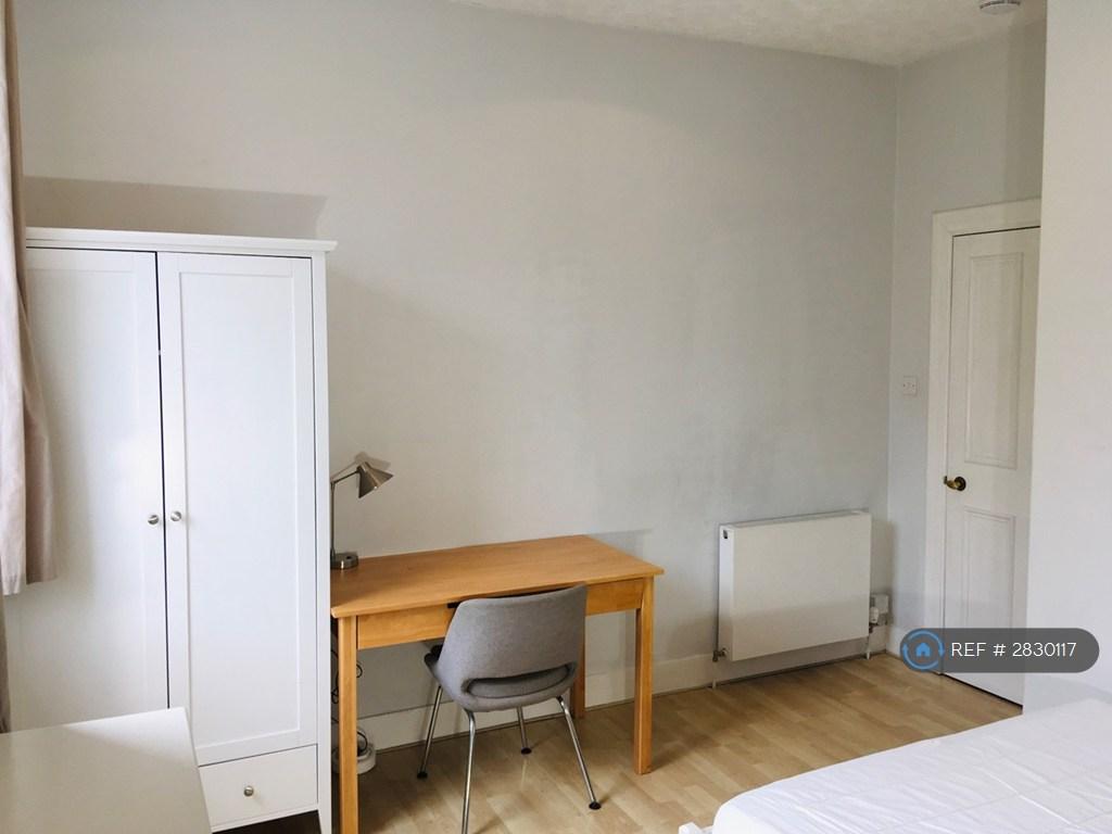 Double Bedroom 4