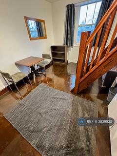 1 bedroom flat to rent, Harrington Square, London, NW1