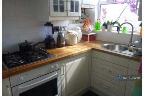 2 bedroom flat to rent, Medway Parade, Greenford, UB6