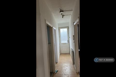 2 bedroom flat to rent, Medway Parade, Greenford, UB6