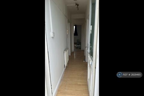 2 bedroom flat to rent, Medway Parade, Greenford, UB6