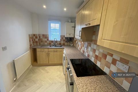 2 bedroom flat to rent, Redgrave Close, Gateshead, NE8