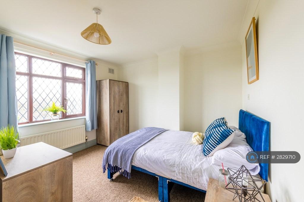 Room 5 Ensuite - Let