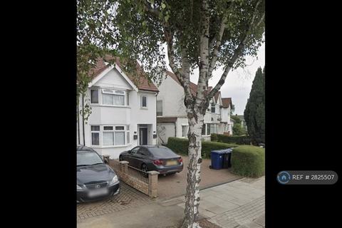 2 bedroom flat to rent, Renters Avenue, London, NW4